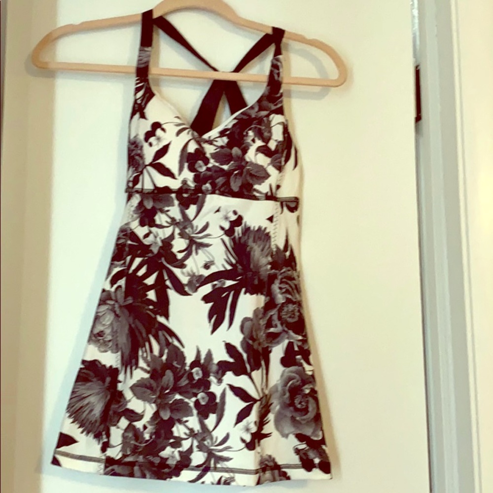 Black and white flowers lululemon tank top